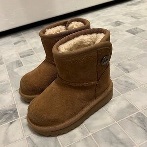 Toddler Jona UGG size 8
